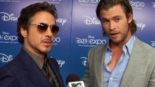 NjgzOTIwMzA=_o_robert-downey-jr-and-chris-hemsworth-geek-out-about-.jpg