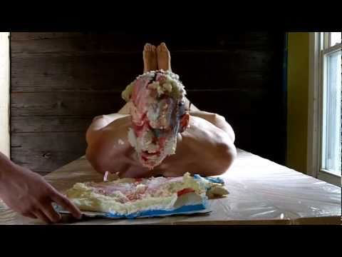 WGJhNEFIVHIxRW8x_o_patriotic-puppy----cake-in-the-face.jpg